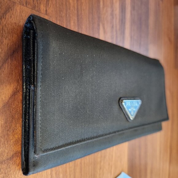 Authentic Prada continental wallet crafted in black Tessuto nylon with signature - Picture 4 of 8